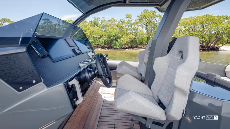 New 2025 Skipper 38 Twin Mercury 400 - Sunbed Ed Yacht Photos Pics Interior of 2025 Skipper-BSK 38NC boat with modern dashboard and comfortable seating.
