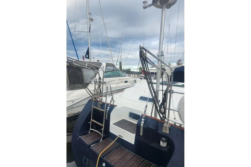  Yacht Photos Pics 1995 Beneteau Oceanis 44 CC sailboat docked, showcasing deck and rigging details.