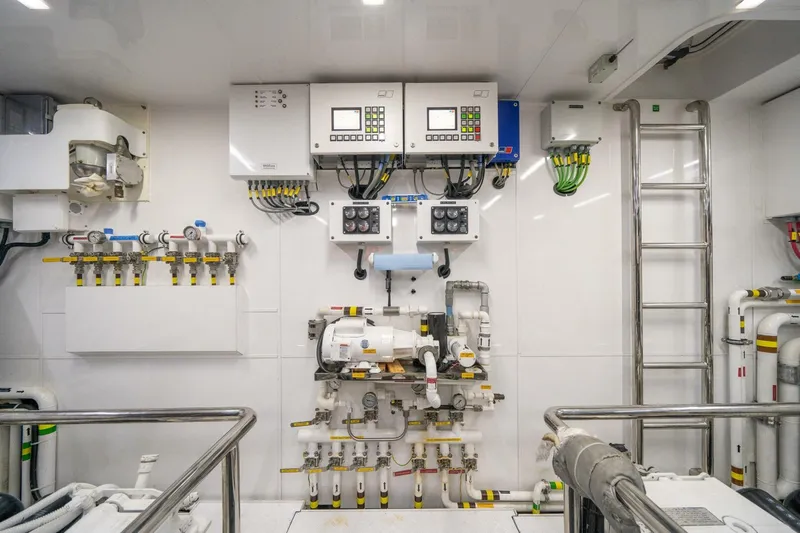 Day One Yacht Photos Pics 