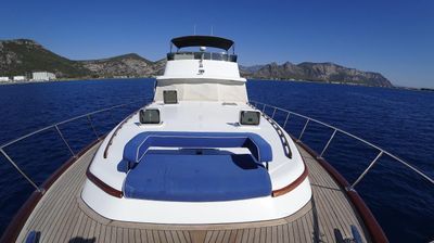 Yacht