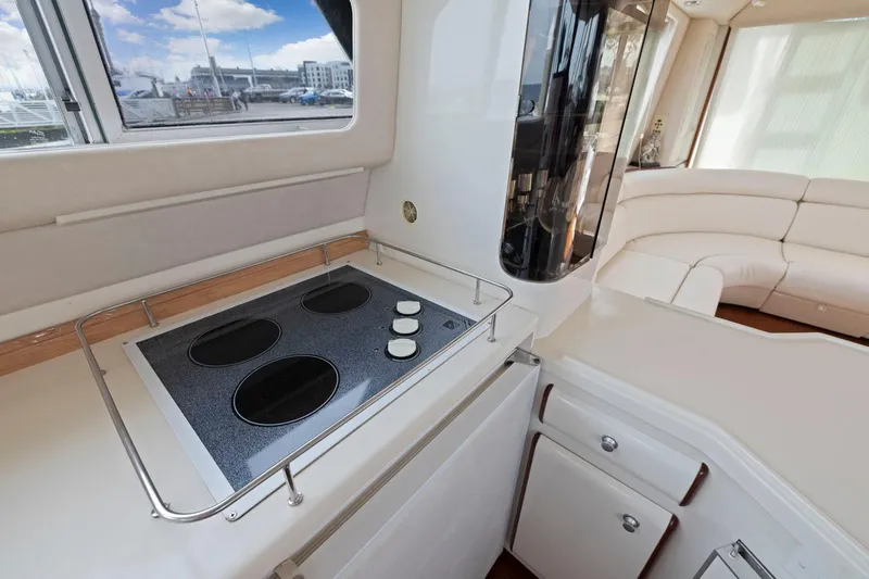  Yacht Photos Pics 1994 Sea Ray 550 Sedan Bridge interior with modern kitchen and seating area.