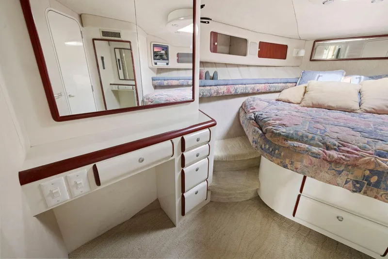  Yacht Photos Pics Luxurious 1994 Sea Ray 550 Sedan Bridge cabin with cozy bed and vanity area.