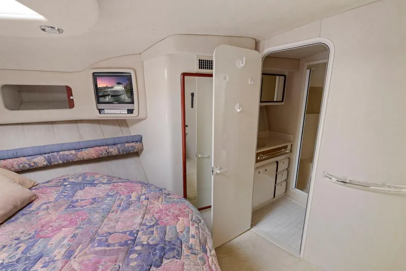  Yacht Photos Pics Luxurious 1994 Sea Ray 550 Sedan Bridge cabin interior with bed and ensuite bathroom.