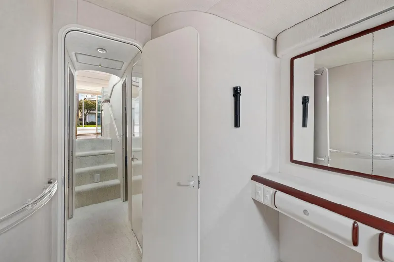  Yacht Photos Pics Interior of 1994 Sea Ray 550 Sedan Bridge yacht, featuring stairs and a mirror.