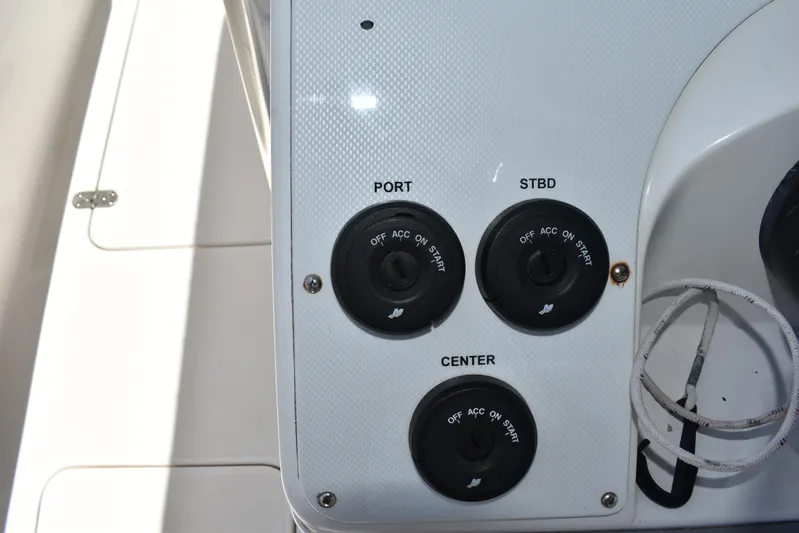 Harry's Dream Yacht Photos Pics Control panel of a 2005 Fountain 38 Sportfish CC Tournament boat with ignition switches.