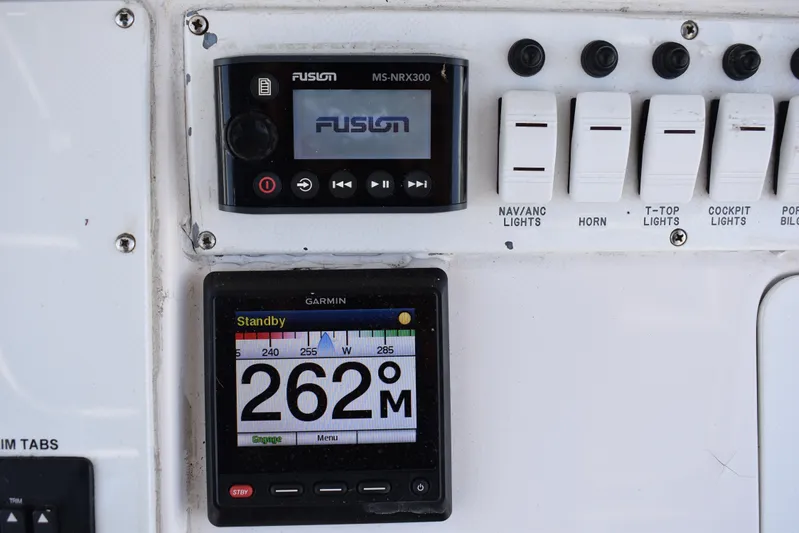 Harry's Dream Yacht Photos Pics Control panel of 2005 Fountain 38 Sportfish CC Tournament with Garmin and Fusion devices.