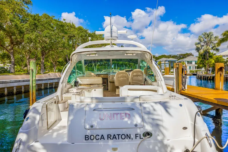 United Yacht Photos Pics 2007 Sea Ray 480 Sundancer yacht docked in Boca Raton, Florida.