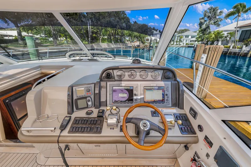 United Yacht Photos Pics Helm of 2007 Sea Ray 480 Sundancer yacht with advanced navigation systems and waterfront view.