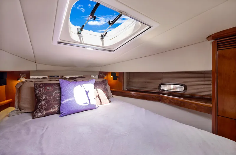 United Yacht Photos Pics Luxurious bedroom interior of 2007 Sea Ray 480 Sundancer yacht with skylight.