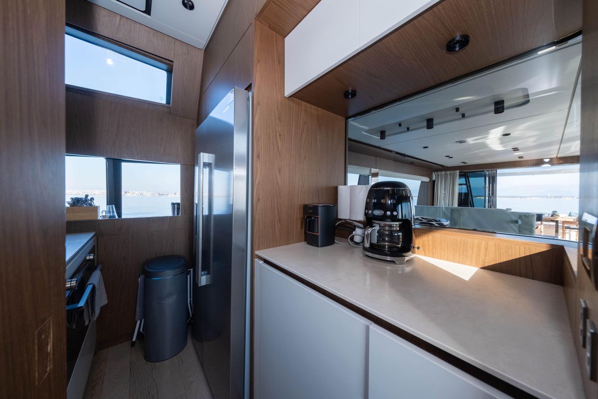 2021 Ferretti Yachts 78 