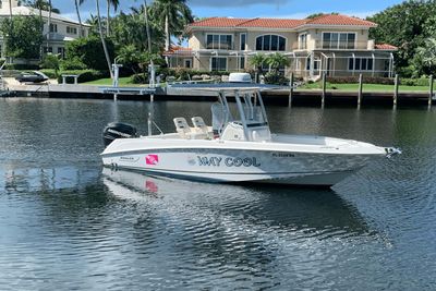Boston Whaler 220 Outrage