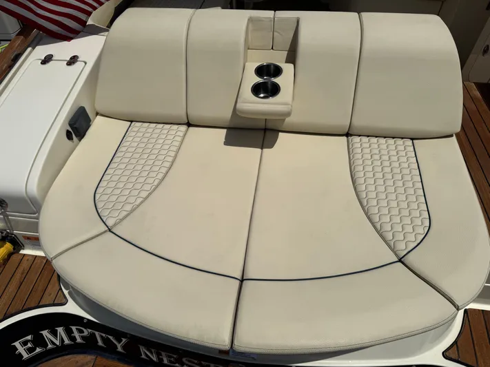  Yacht Photos Pics 2020 Chris-Craft Launch 31 GT boat with beige cushioned seating and cup holders.