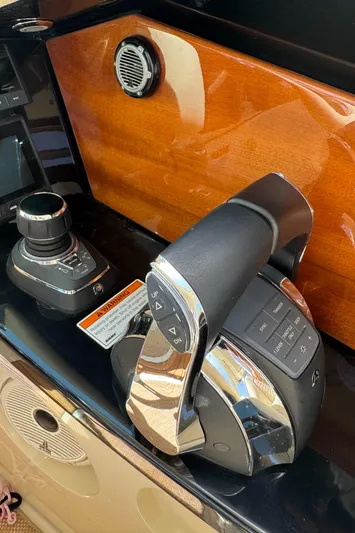  Yacht Photos Pics 2020 Chris-Craft Launch 31 GT control panel with sleek throttle and joystick.