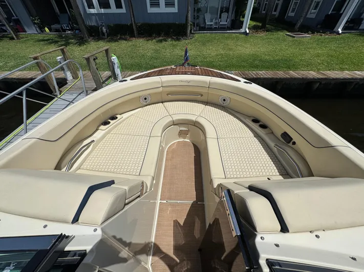  Yacht Photos Pics 2020 Chris-Craft Launch 31 GT boat with spacious seating and elegant design.