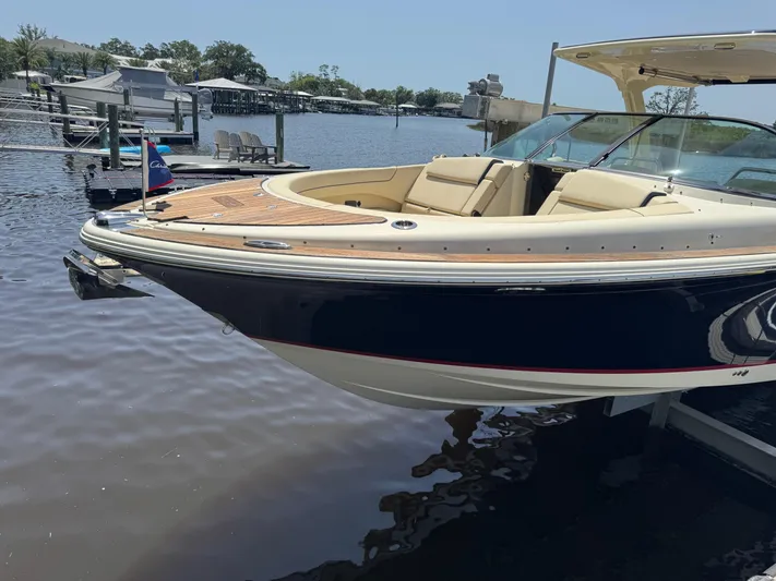  Yacht Photos Pics 2020 Chris-Craft Launch 31 GT boat docked on a sunny day.