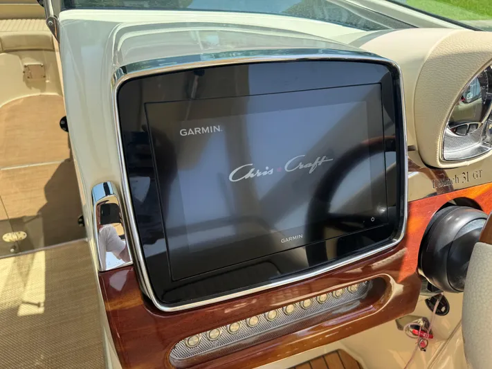  Yacht Photos Pics Dashboard of 2020 Chris-Craft Launch 31 GT with Garmin display.