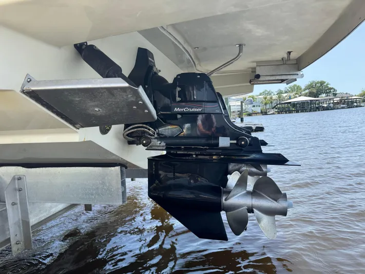  Yacht Photos Pics 2020 Chris-Craft Launch 31 GT boat with MerCruiser engine, docked by the water.