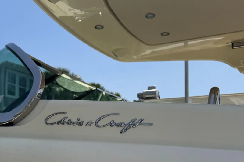  Yacht Photos Pics 2020 Chris-Craft Launch 31 GT boat, showcasing elegant design and branding details.
