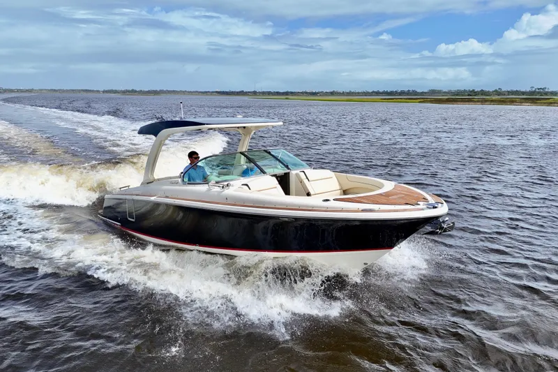  Yacht Photos Pics 2020 Chris-Craft Launch 31 GT cruising on open water under a clear sky.