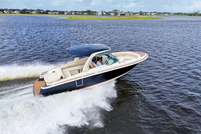  Yacht Photos Pics 2020 Chris-Craft Launch 31 GT speedboat cruising on a lake, showcasing luxury and performance.