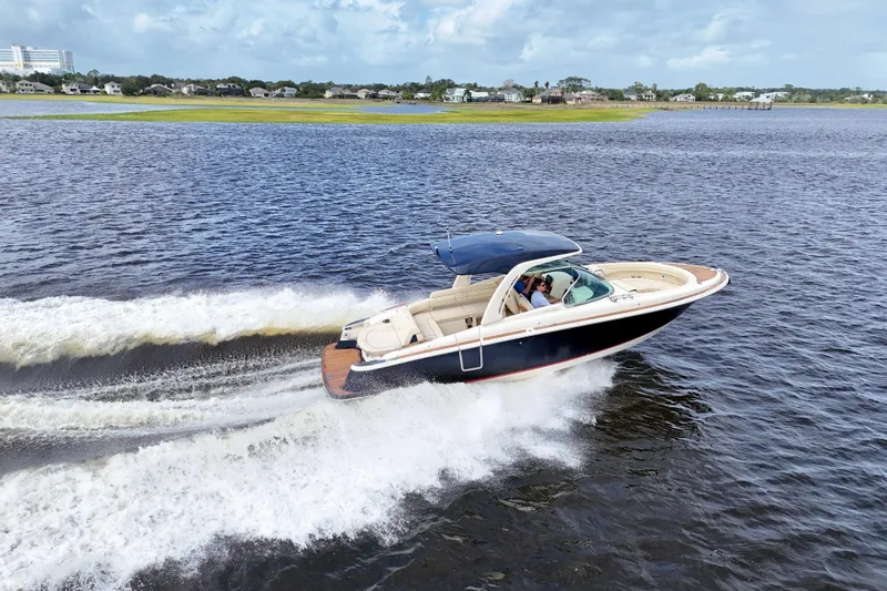 Yacht Photos Pics 2020 Chris-Craft Launch 31 GT cruising on open water, showcasing sleek design and performance.