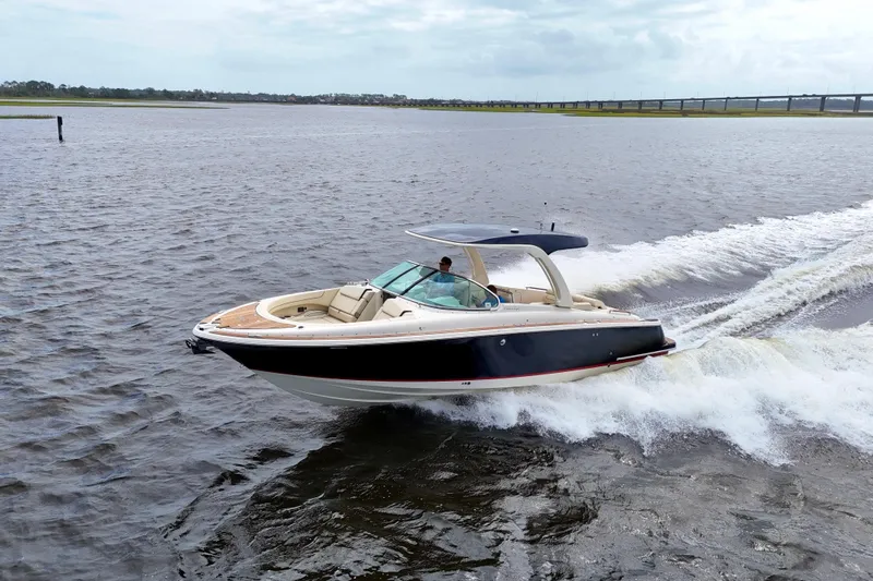  Yacht Photos Pics 2020 Chris-Craft Launch 31 GT cruising on open water, showcasing sleek design and performance.