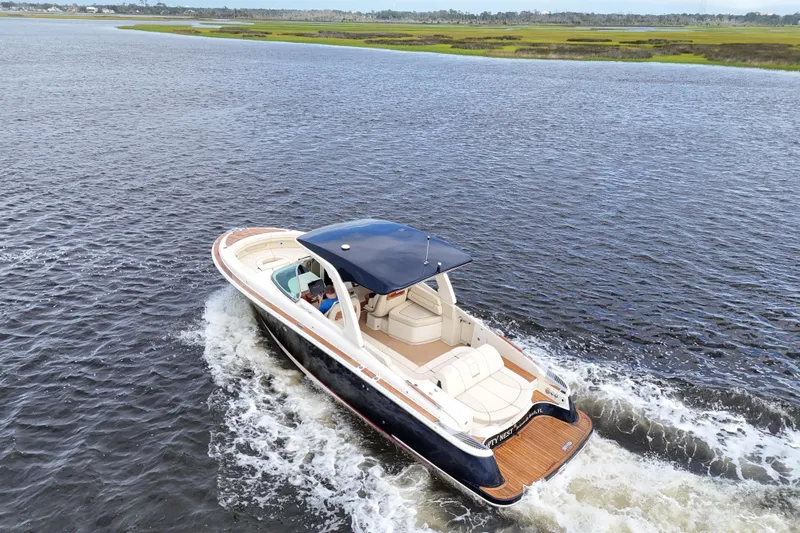  Yacht Photos Pics 2020 Chris-Craft Launch 31 GT cruising on open water, showcasing luxury design and performance.