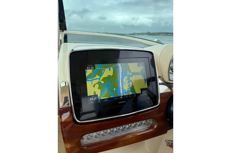  Yacht Photos Pics 2020 Chris-Craft Launch 31 GT dashboard with Garmin navigation display.