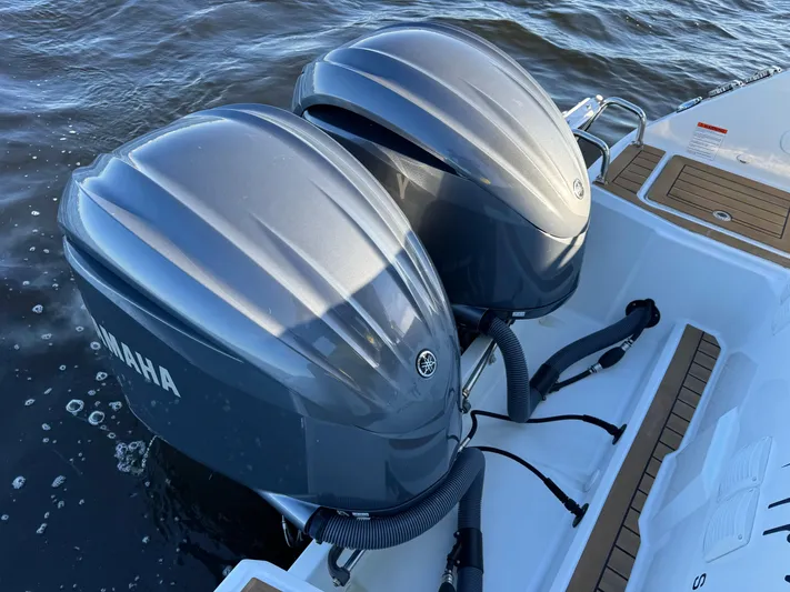 Make It Happen Yacht Photos Pics Twin Yamaha outboard engines on 2022 Jeanneau Leader 9.0 WA boat.