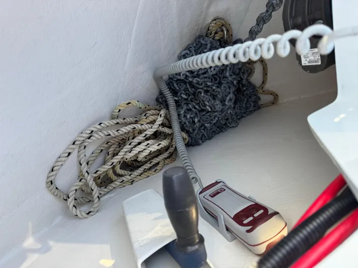 Make It Happen Yacht Photos Pics Jeanneau Leader 9.0 WA 2022 boat storage with ropes and equipment.