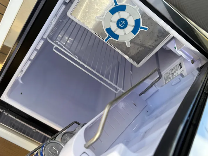 Make It Happen Yacht Photos Pics Interior of a 2022 Jeanneau Leader 9.0 WA boat fridge with drinks.