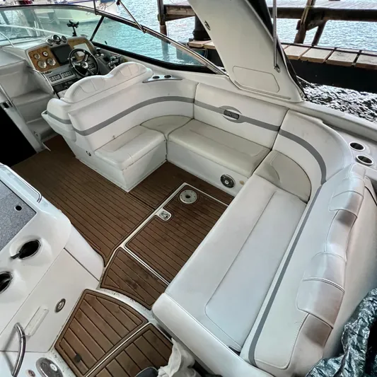 Quinjet Yacht Photos Pics cockpit seating