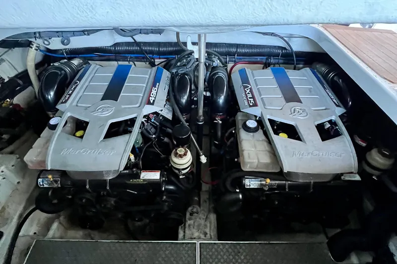 Quinjet Yacht Photos Pics Mercruiser twin 496 HO Axius Seacore