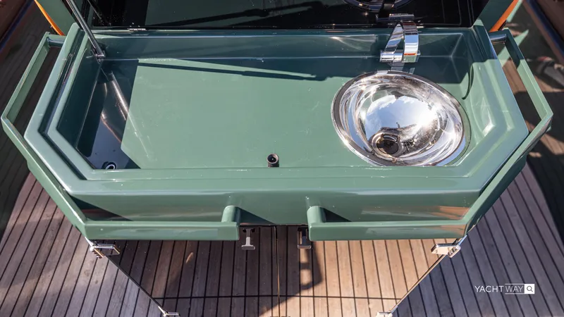 2025 Skipper 38 Twin 400 - Rolls-royce Limited Ed Yacht Photos Pics Outdoor sink on Skipper-BSK 38NC yacht, 2025 model, with green countertop and stainless steel basin.