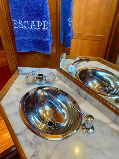 Escape Yacht Photos Pics 