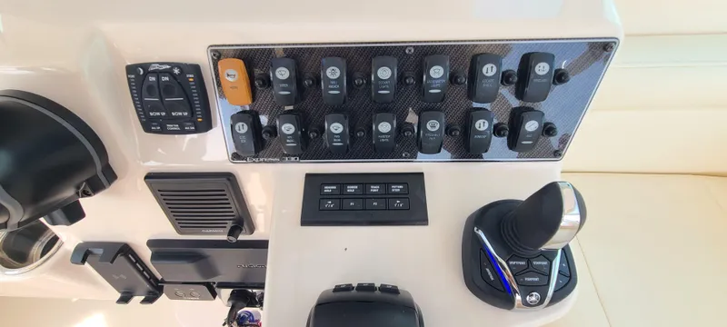  Yacht Photos Pics 2022 GRADY-WHITE 330 EXPRESS - Image 32