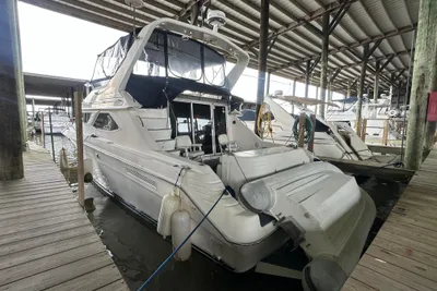 Sea Ray 440 Express Bridge