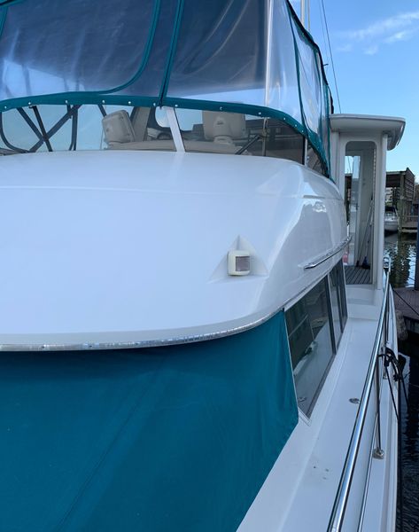 1997 Carver 500 Cockpit Motor Yacht