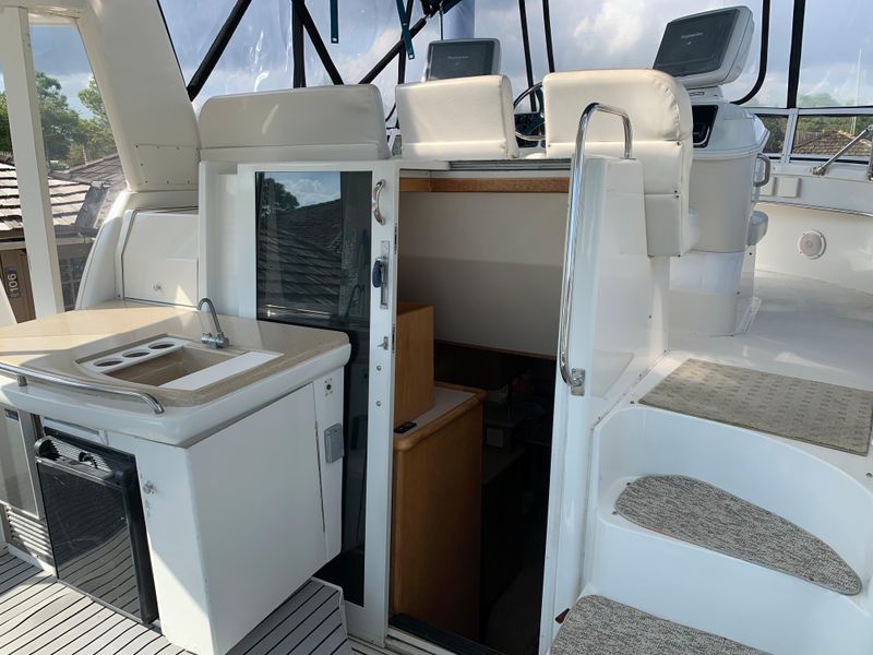 1997 Carver 500 Cockpit Motor Yacht