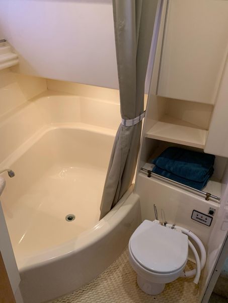 1997 Carver 500 Cockpit Motor Yacht