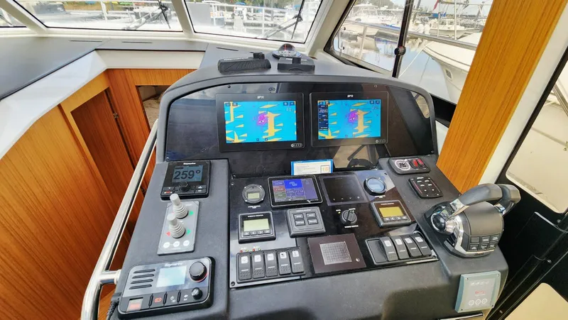 Sea-solar Sue & Lectric Lee Yacht Photos Pics Cockpit of 2022 Greenline 40 yacht with navigation screens and controls.