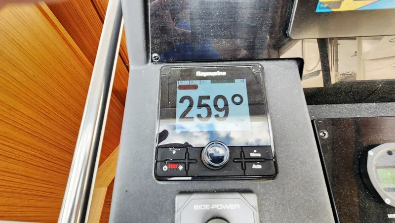 Sea-solar Sue & Lectric Lee Yacht Photos Pics Raymarine navigation display showing 259 degrees on a 2022 Greenline 40 boat.