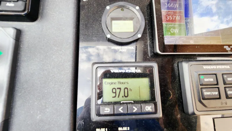 Sea-solar Sue & Lectric Lee Yacht Photos Pics Control panel of a 2022 Greenline 40 showing 97 engine hours.