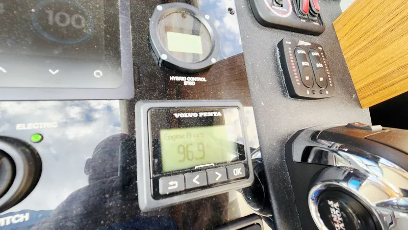 Sea-solar Sue & Lectric Lee Yacht Photos Pics Control panel of 2022 Greenline 40 boat showing 96.9 engine hours.