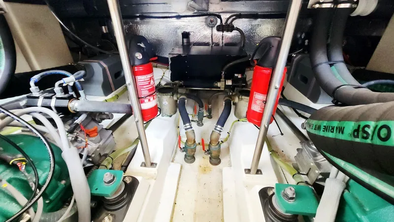 Sea-solar Sue & Lectric Lee Yacht Photos Pics 