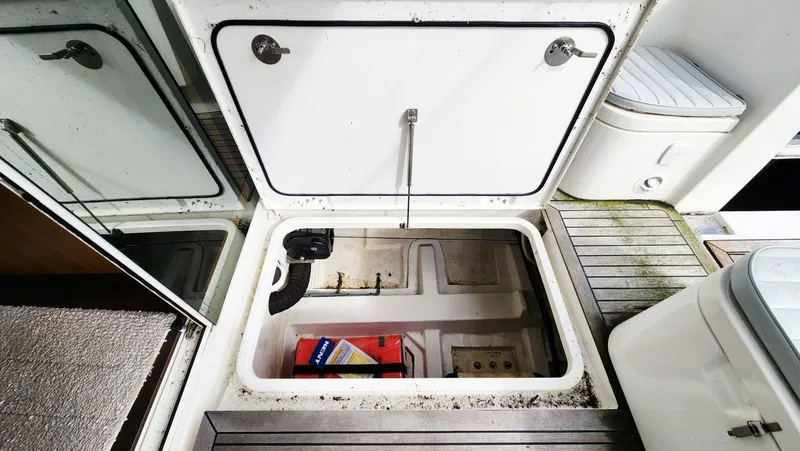 Sea-solar Sue & Lectric Lee Yacht Photos Pics 