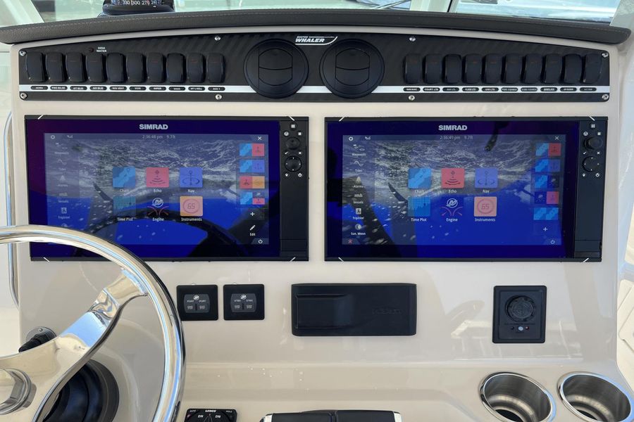 2021 Boston Whaler 380 Outrage