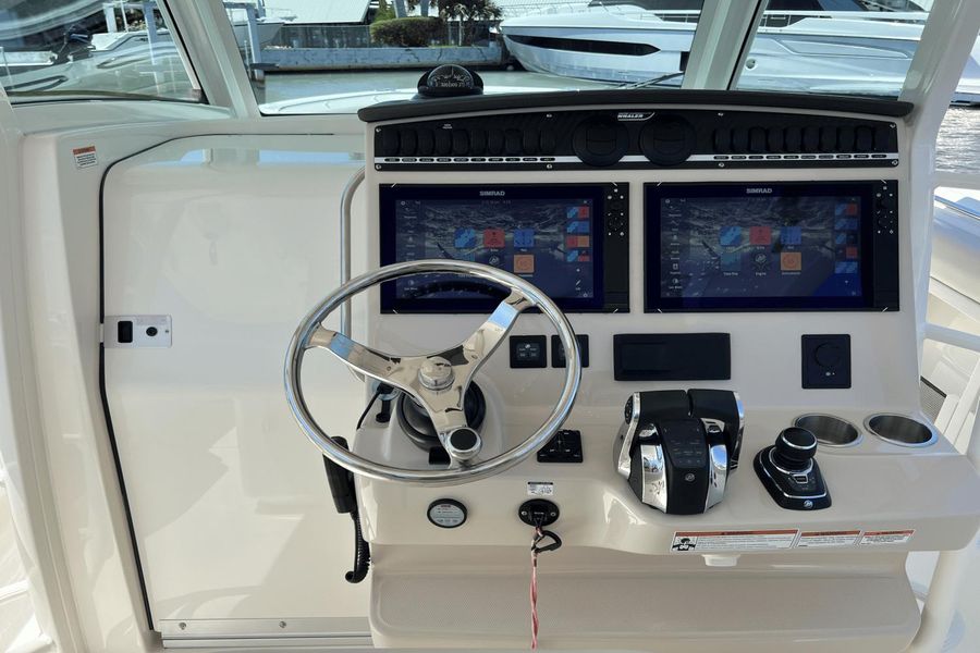 2021 Boston Whaler 380 Outrage