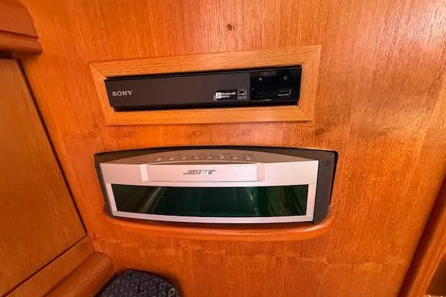  Yacht Photos Pics Sony and Bose audio systems in 2005 Hunter 38 yacht interior.