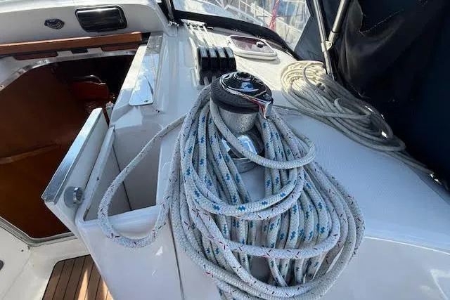 Yacht Photos Pics 2005 Hunter 38 sailboat deck with winch and coiled ropes.